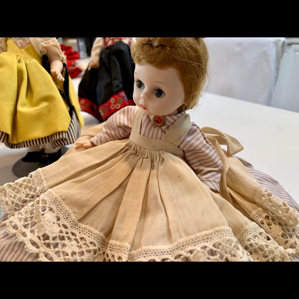 Vintage: 8 Madame Alexander Dolls